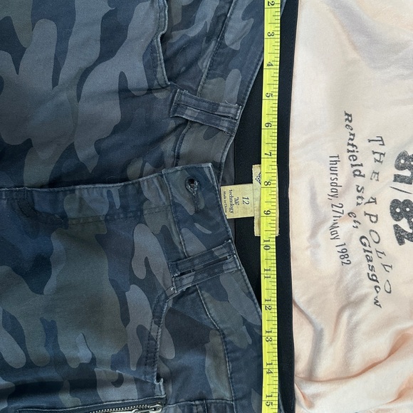 Democracy Gray Camo Skinny Jeans - Picture 3 of 6